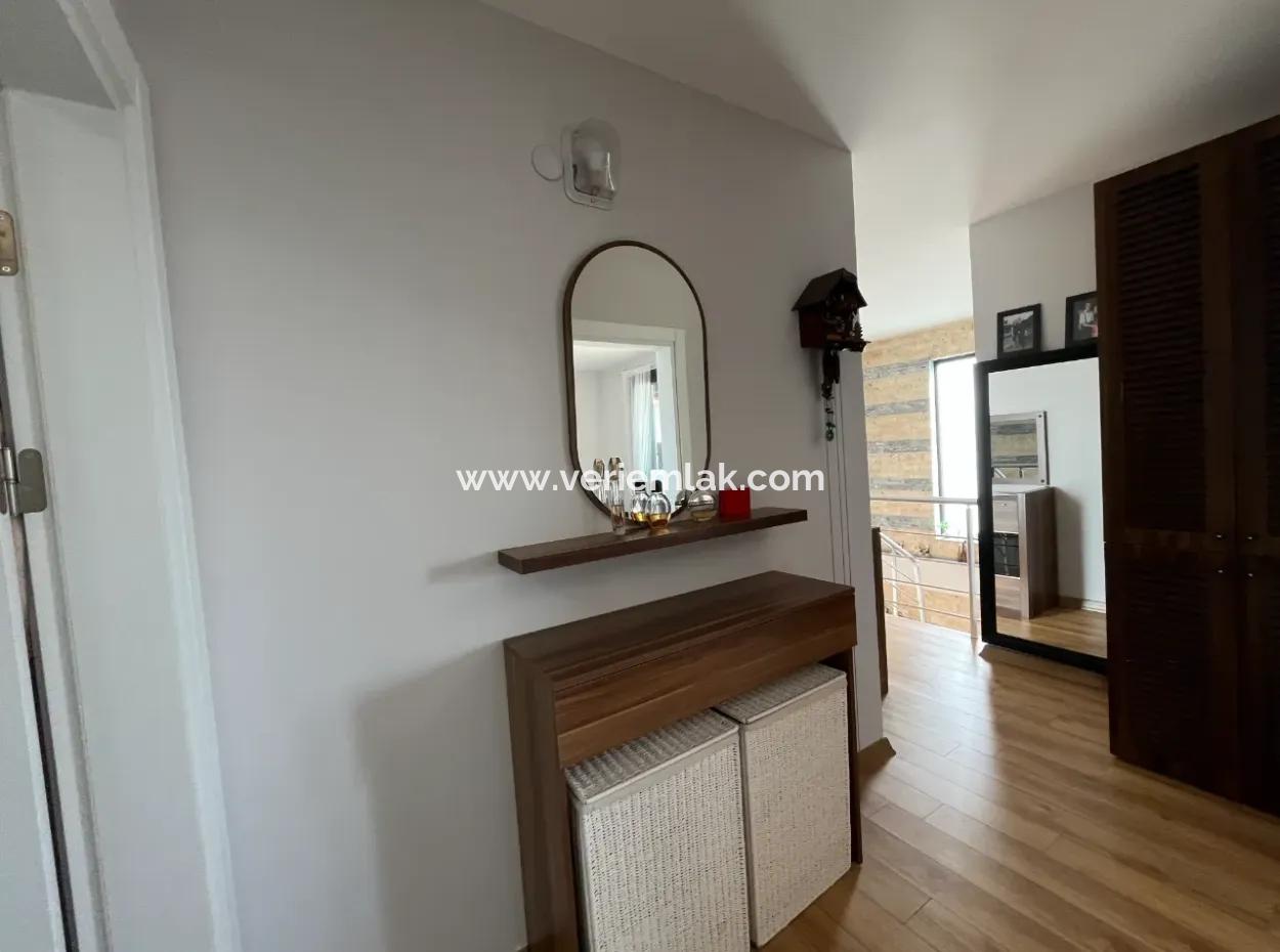 Luxuriöses Duplex Auf Einem Gelände Mit Meerblick Und Pool In Seferihisar Doğanbey!