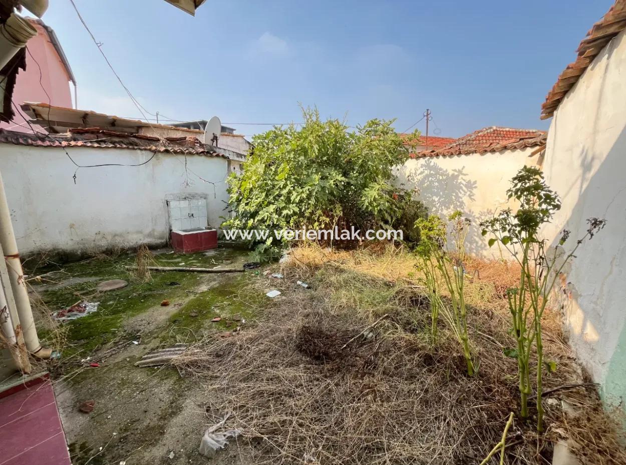 Einstehendes Haus Zum Verkauf In Kemalpaşa Halilbeyli Auf Einem 229 M² Großen Grundstück