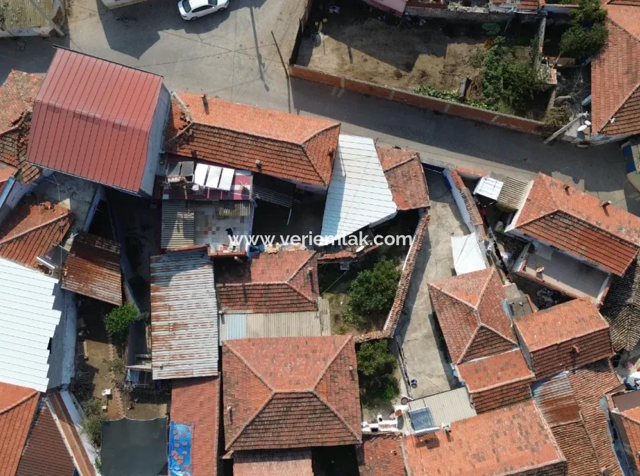 Einstehendes Haus Zum Verkauf In Kemalpaşa Halilbeyli Auf Einem 229 M² Großen Grundstück