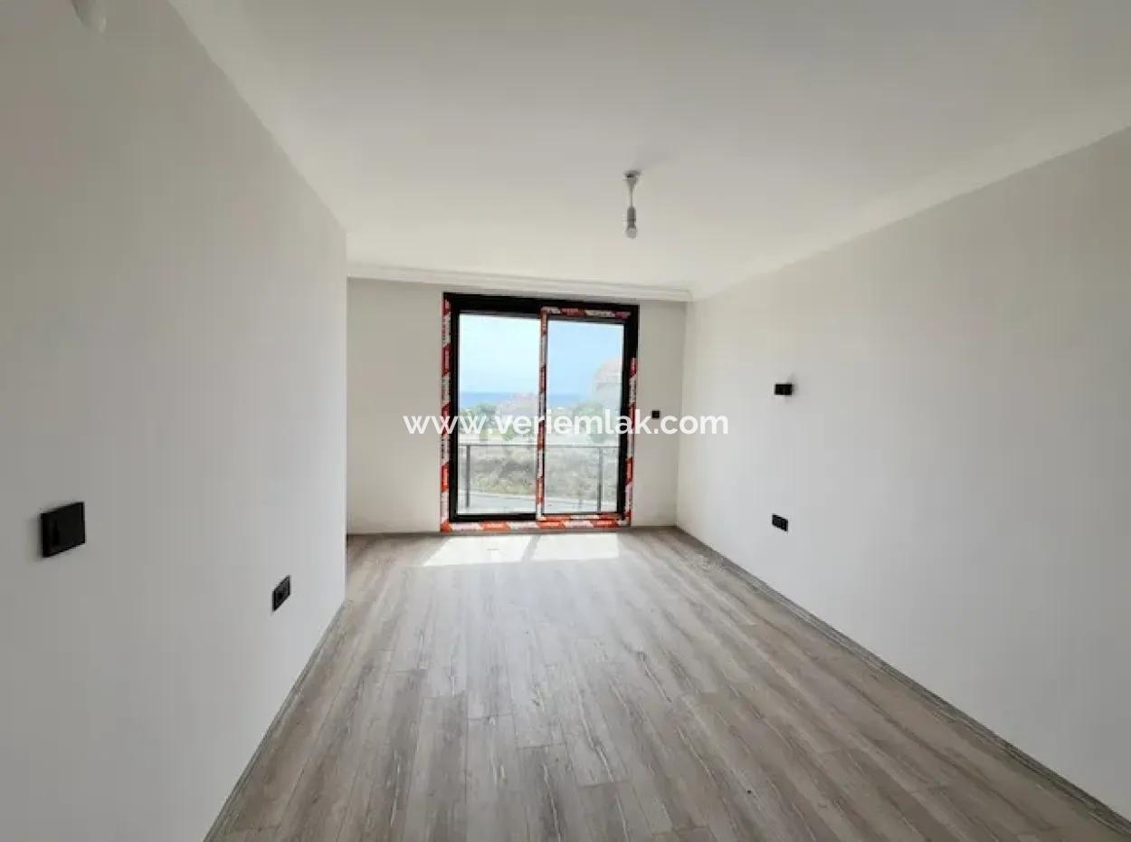 Brandneue Villa Mit Meerblick In Eckgrundstück In Seferihisar Akarca