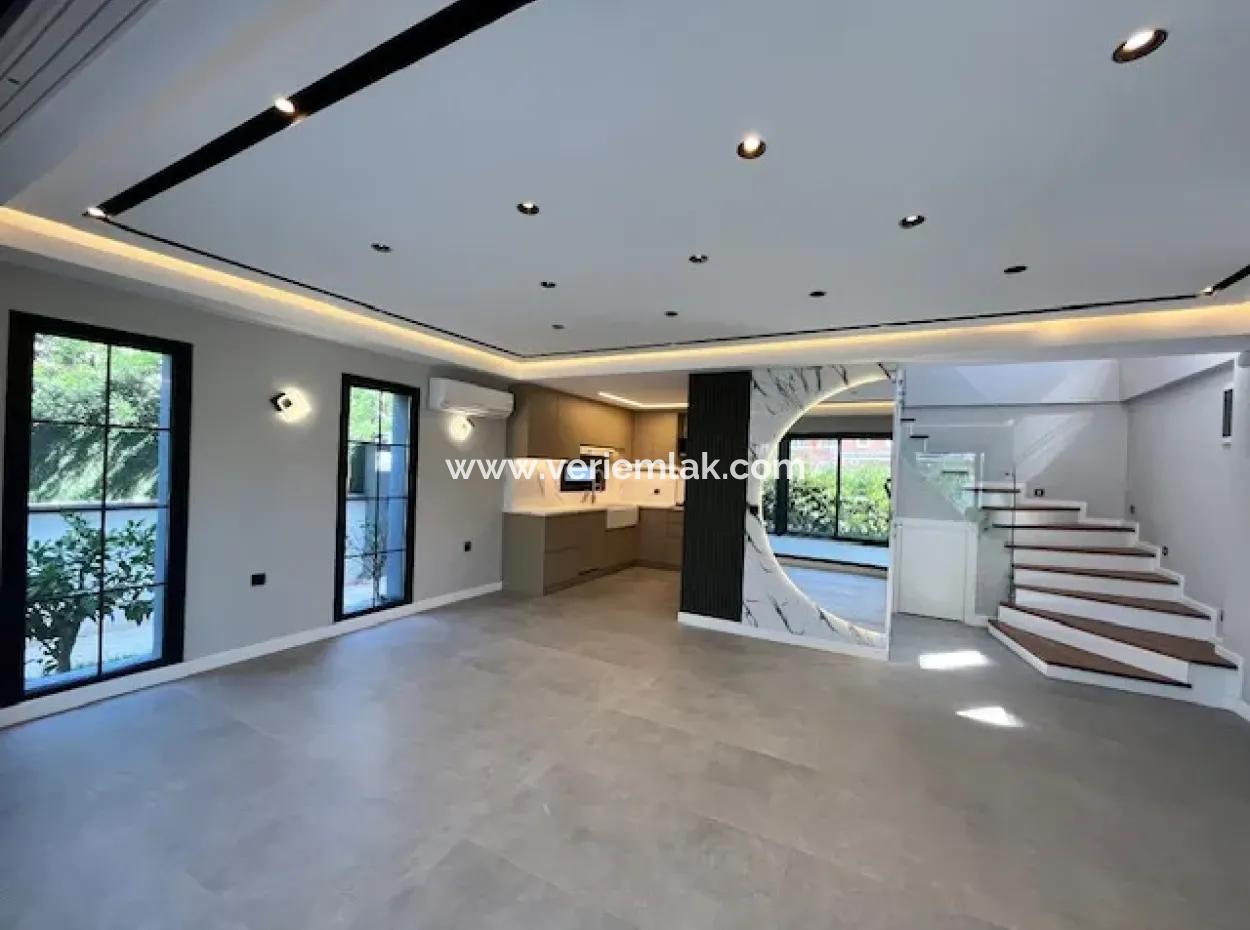 Einzigartige Luxusvilla Mit Wintergarten Und Terrasse In Seferihisar Villas