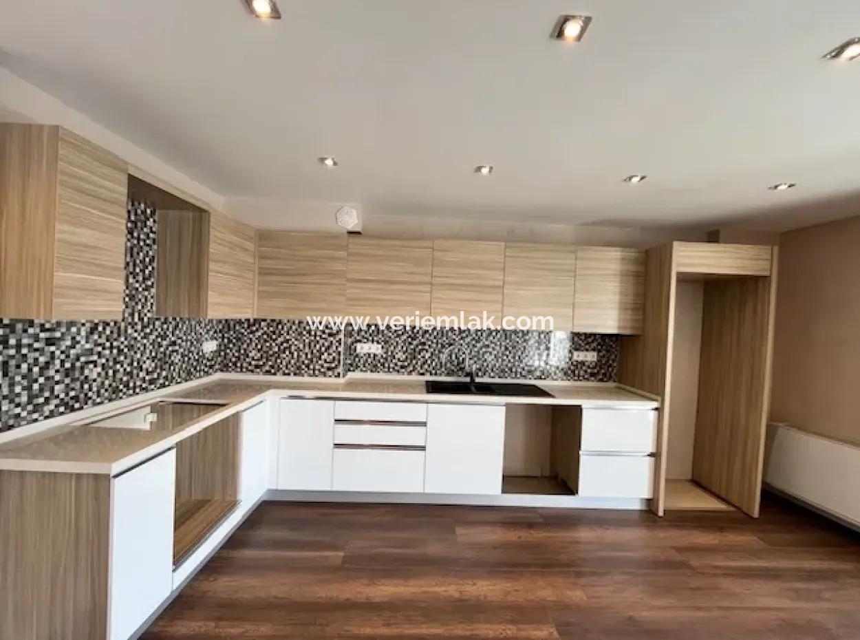 4 In 1, Smart House Mit Eigenem Bad Und Terrasse Im Zentrum Von Seferihisar