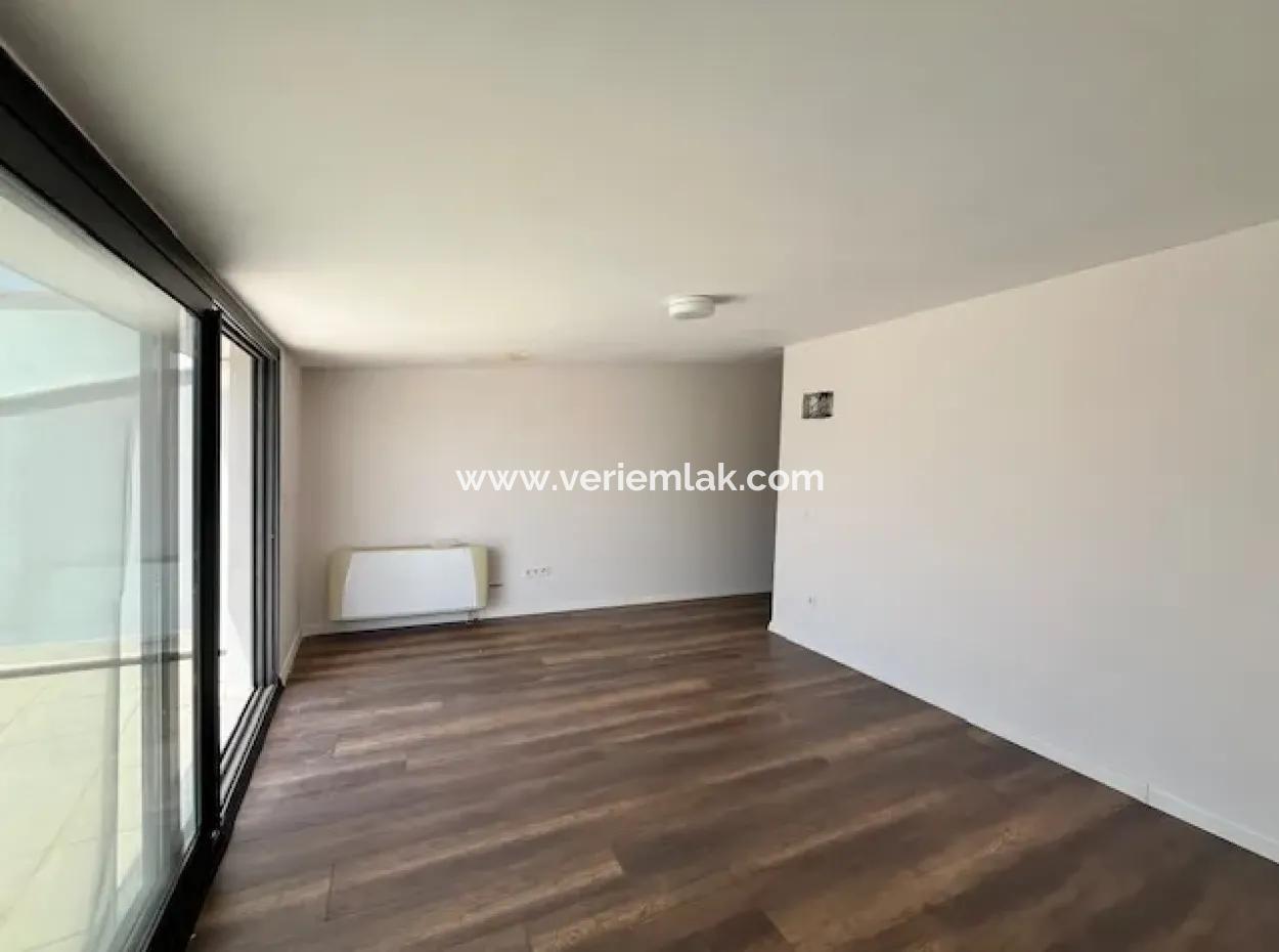 4 In 1, Smart House Mit Eigenem Bad Und Terrasse Im Zentrum Von Seferihisar