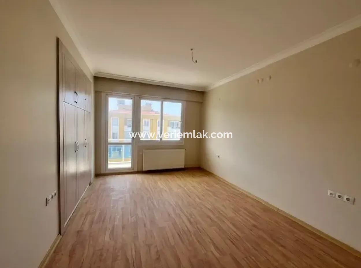 In Der Nähe Von Seferihisar Courthouse, Ecklage, Maisonette, 280M2, Wohnung Zum Verkauf Mit Geschlossener Küche