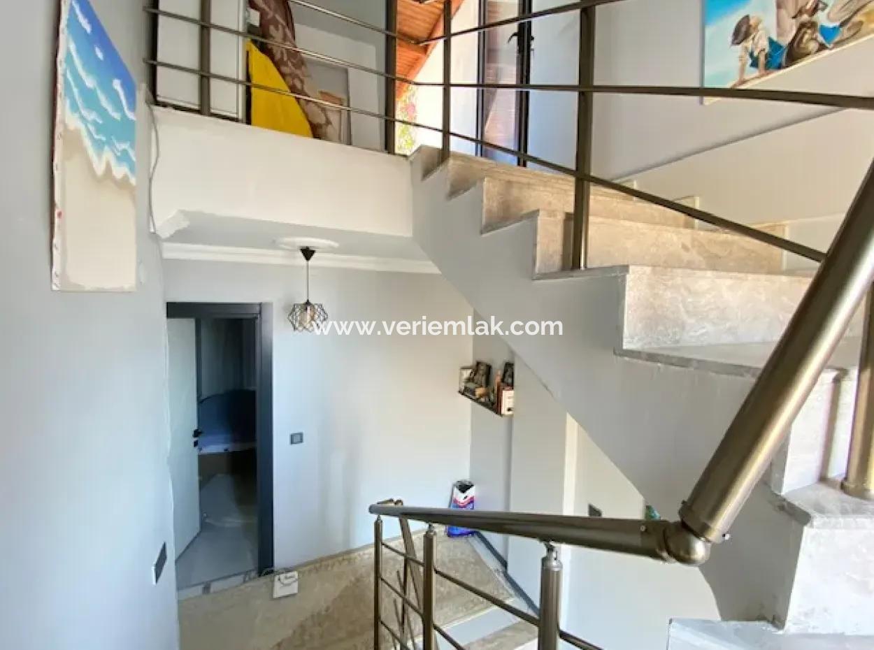 Seferihisar Doğanbeyde 3 1, Villa Zu Verkaufen Mit Garten