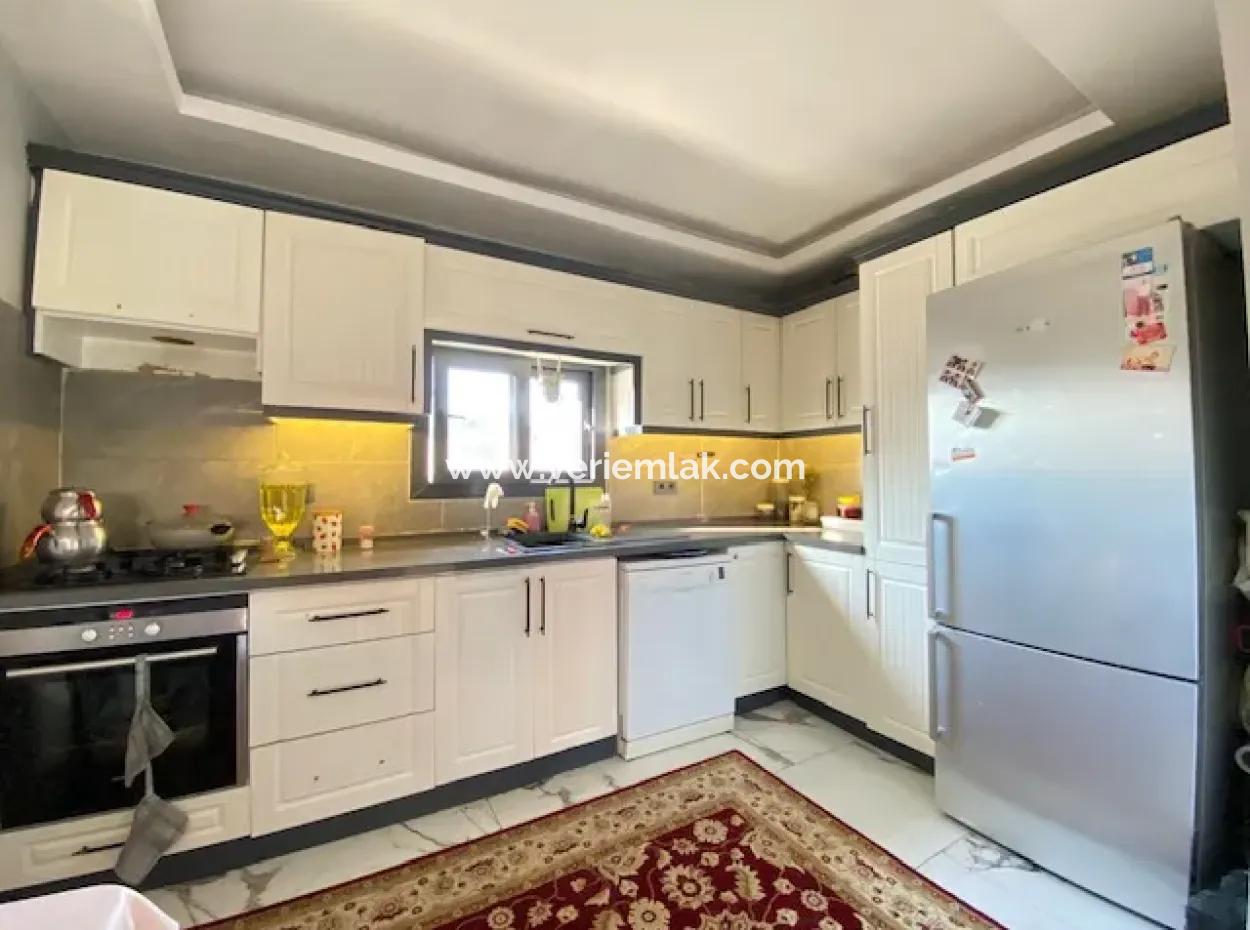 Seferihisar Doğanbeyde 3 1, Villa Zu Verkaufen Mit Garten