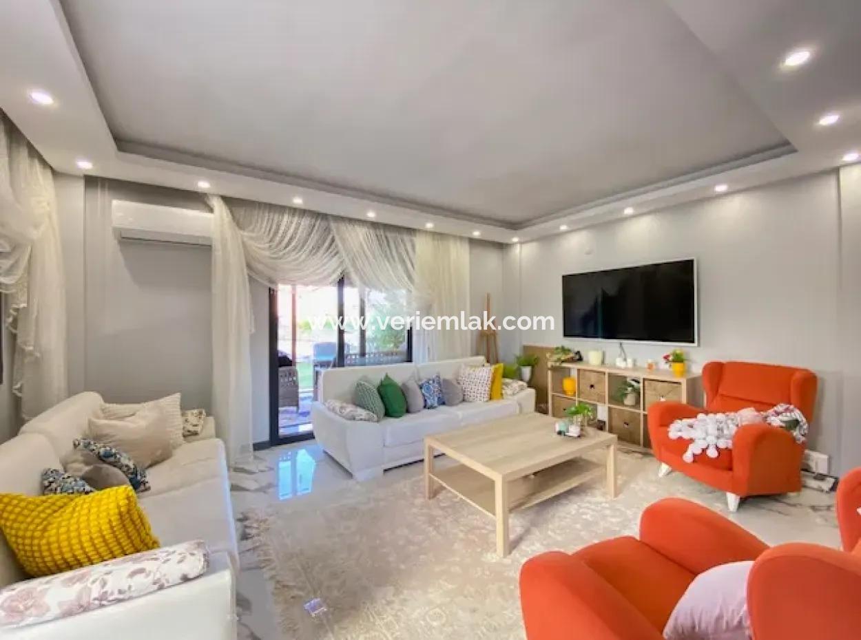 Seferihisar Doğanbeyde 3 1, Villa Zu Verkaufen Mit Garten