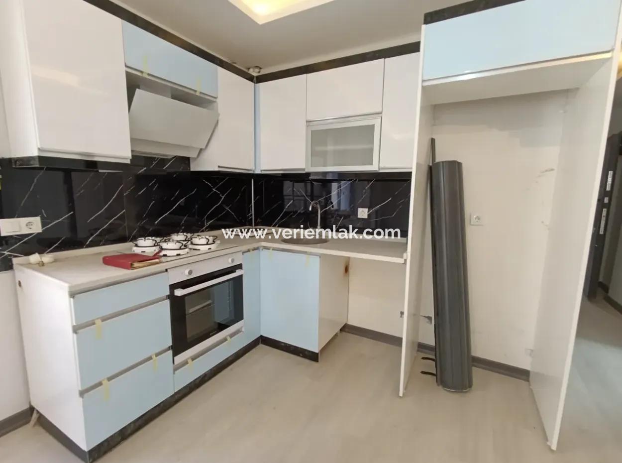 Seferihisar 100.Yıl Park Near 2 1, Zero Apartment