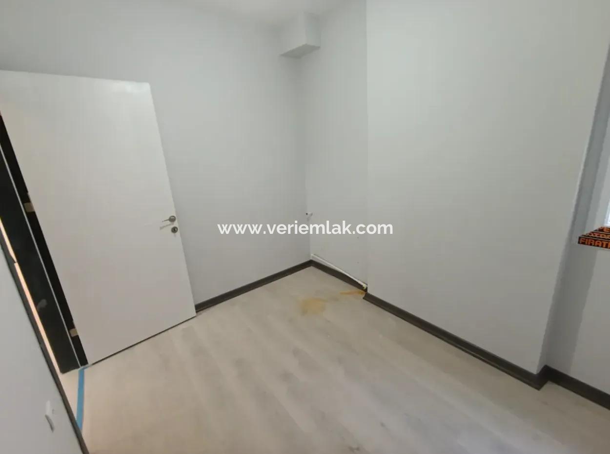 Seferihisar 100.Yıl Park Near 2 1, Zero Apartment