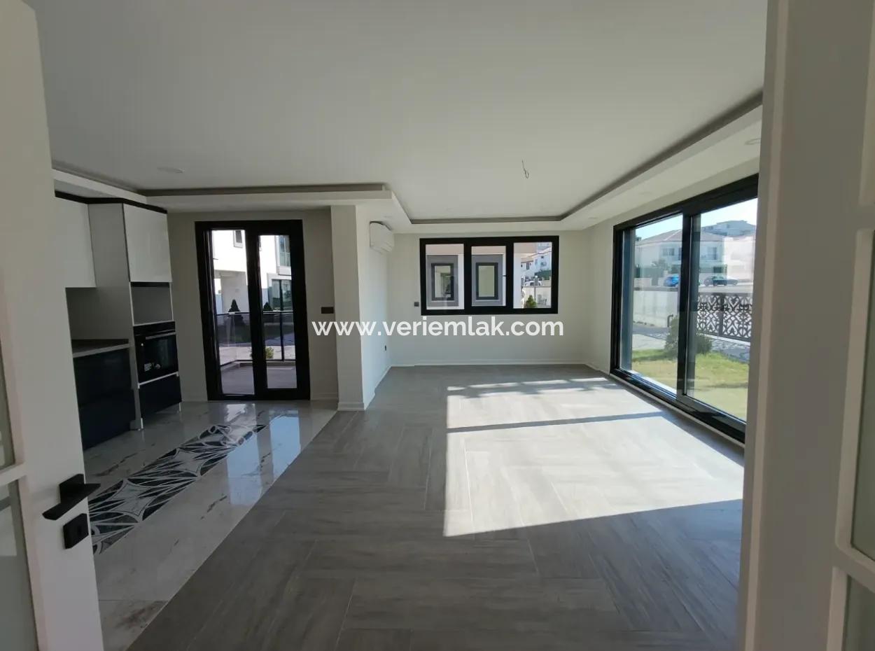 4 1, 180M2 Brandneue Villa Auf Einem Grundstück In Seferihisar Gözsüzler