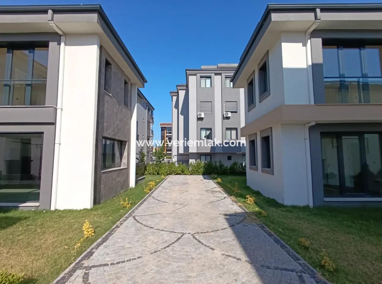 4 1, 180M2 Brandneue Villa Auf Einem Grundstück In Seferihisar Gözsüzler