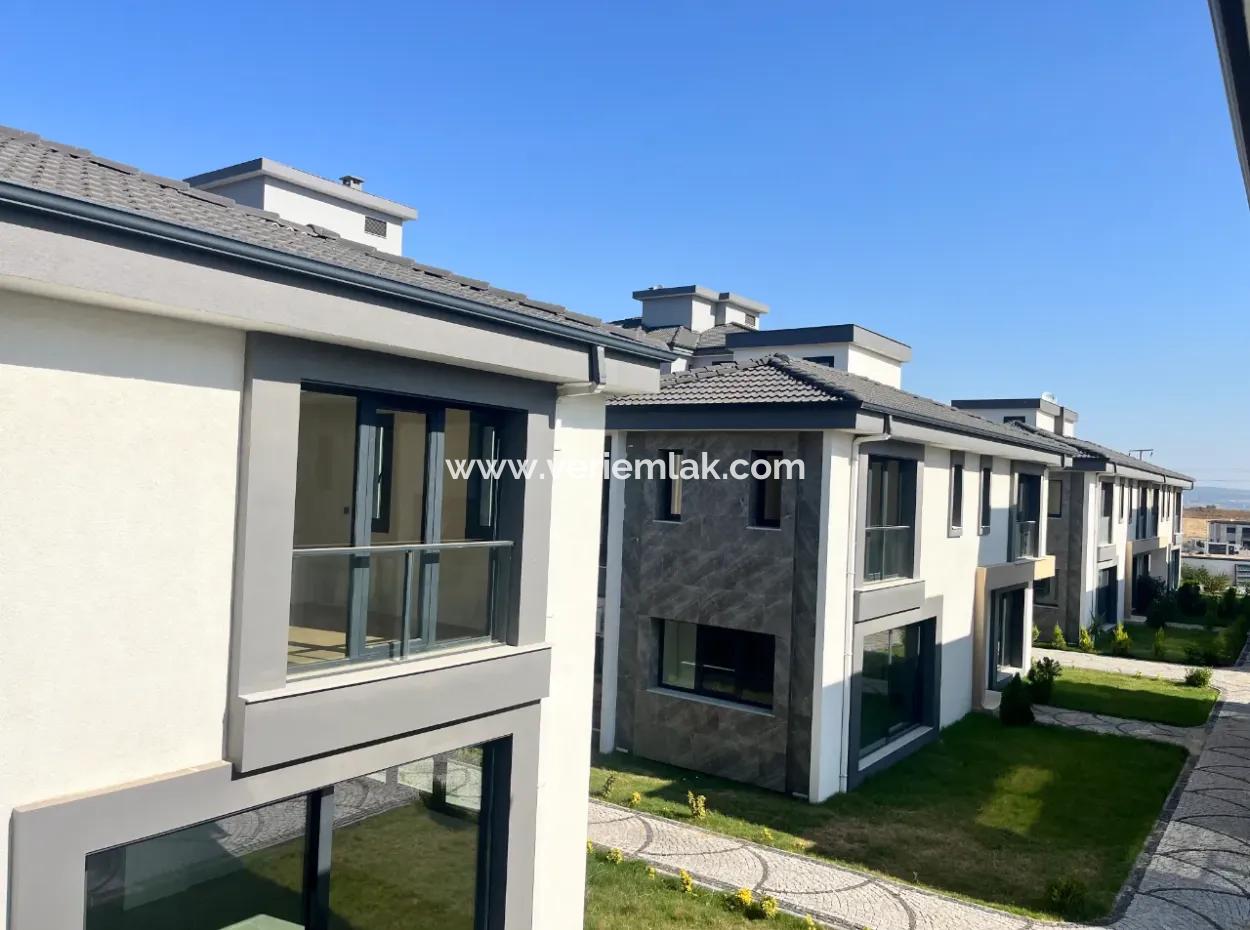 4 1.200M2 Freistehende Neubauvillen In Seferihisar Gözsüzler