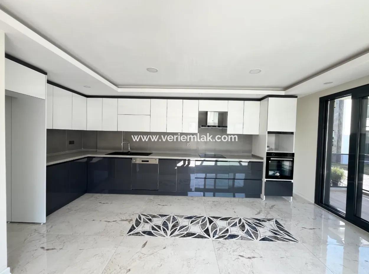 4 1.200M2 Freistehende Neubauvillen In Seferihisar Gözsüzler