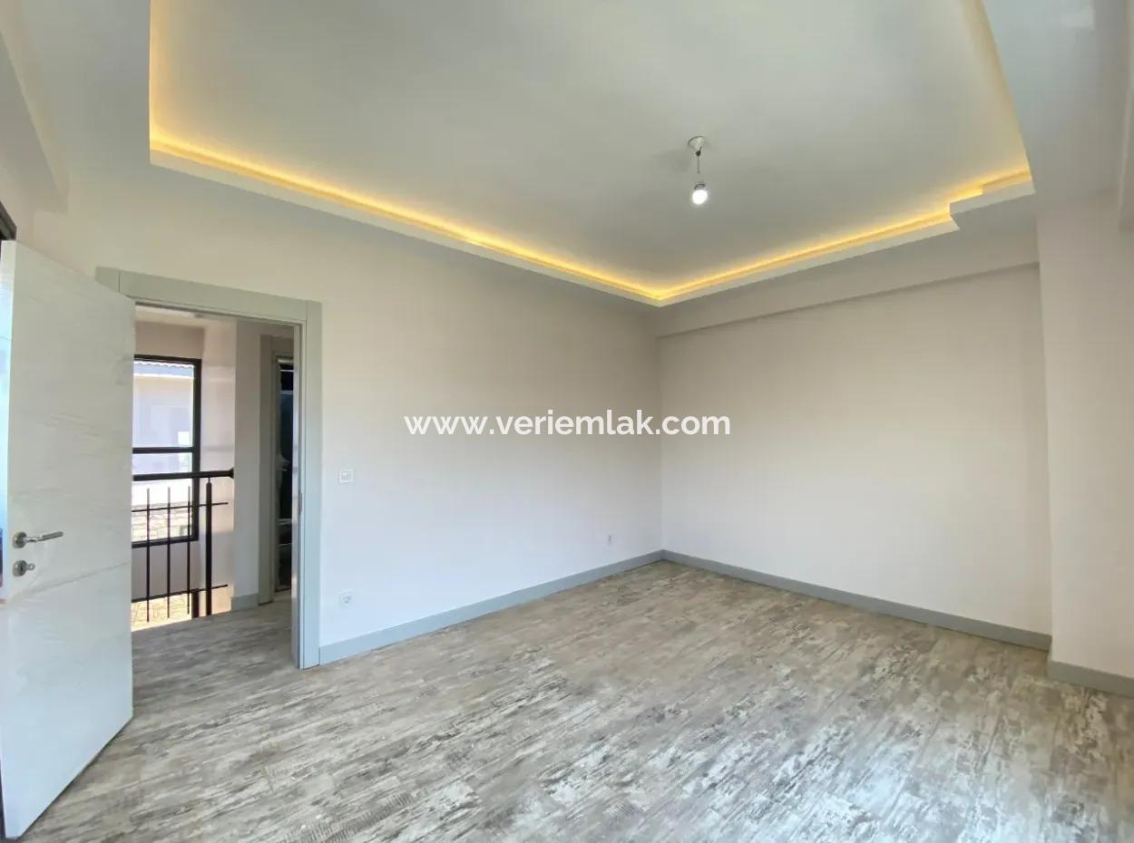 4 1 Villa Zu Verkaufen Mit Pool Und Garten In Seferihisar Akarca