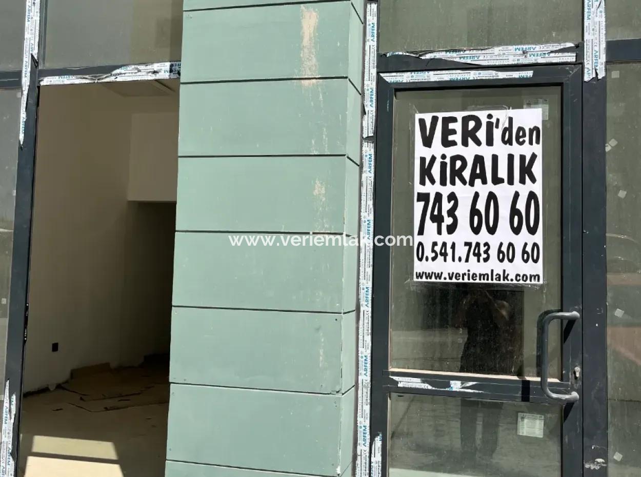 Toki 1. Ein 42 M² Großer Laden Mit Glänzender Zukunft Und Glasfassade In Etap!