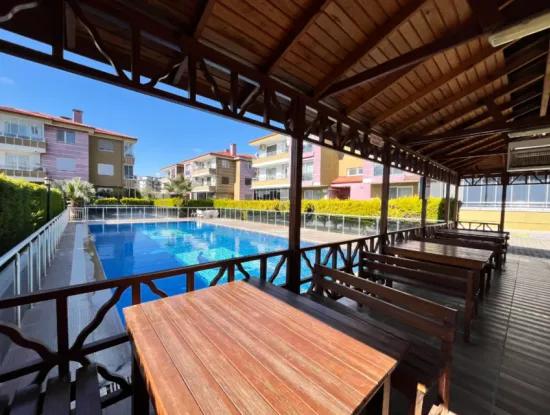 3 1 Wohnung Zu Verkaufen Im Bezirk Seferihisar Camikebir, Bezirk Gözsüzler, In Einem Komplex Mit Pool