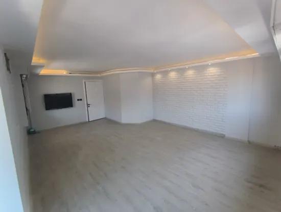 Büroparkplatz Zu Vermieten In Der Nähe Des Staatlichen Krankenhauses Alsancak