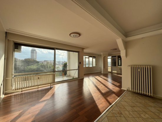 Alsancak Vasıf Çınarda Corner 2 1 Gepflegte Wohnung Im 6. Stock Zu Vermieten