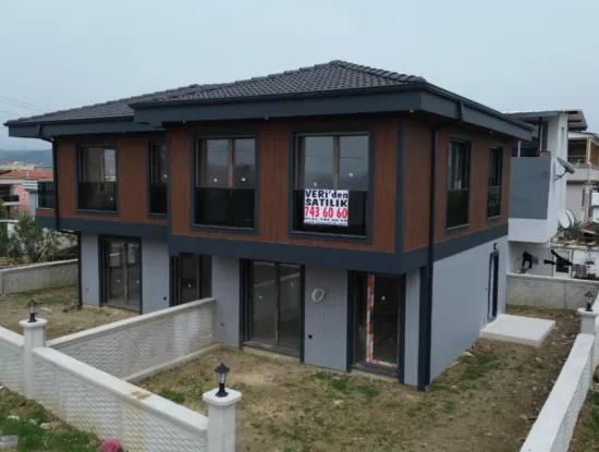 Neue Villa Mit Moderner Architektur In Seferihisar Tepecik