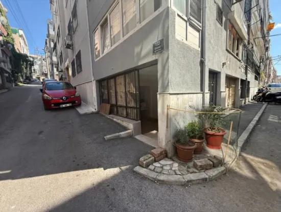 Sehr Nahe An Der Hauptstraße In Küçükyalı Gelegen, 30 M² Großes Geschäft