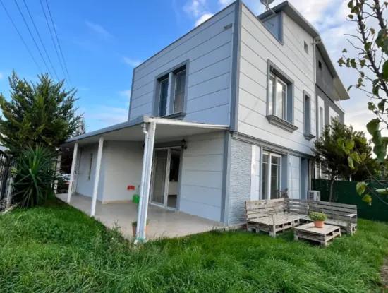 Zentral Gelegen, Große Garten- Und Reihenvilla Zum Verkauf Im Stadtteil Seferihisar Düzce