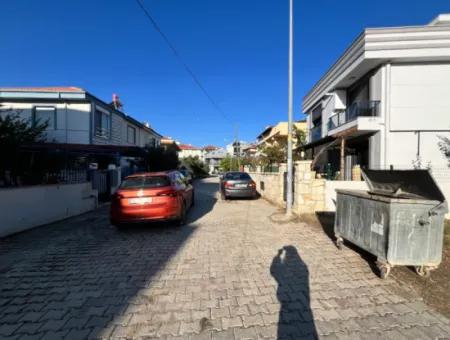 Zentral Gelegenes Grundstück Zum Verkauf In Seferihisar Çolakibrahimbey!