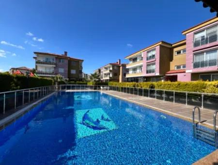 3 1 Wohnung Zu Verkaufen Im Bezirk Seferihisar Camikebir, Bezirk Gözsüzler, In Einem Komplex Mit Pool