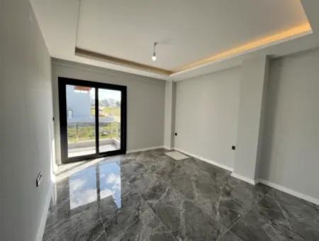 4 Schlafzimmer 1 Wohnzimmer Brandneue Villa Zum Verkauf Mit Grossem Garten In Seferhisar Akarca