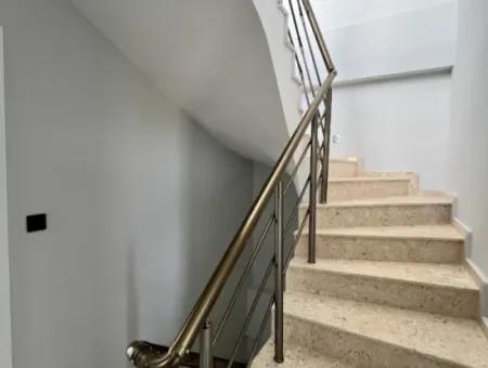 4 Schlafzimmer 1 Wohnzimmer Brandneue Villa Zum Verkauf Mit Grossem Garten In Seferhisar Akarca