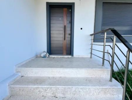 4 Schlafzimmer 1 Wohnzimmer Brandneue Villa Zum Verkauf Mit Grossem Garten In Seferhisar Akarca