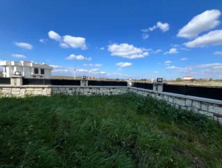 4 Schlafzimmer 1 Wohnzimmer Brandneue Villa Zum Verkauf Mit Grossem Garten In Seferhisar Akarca