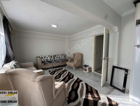 Alsancak Zeynel Ergin Sokak 2 1 70M2 Renovierte Wohnung Zum Verkauf Zu Erschwinglichen Preisen!