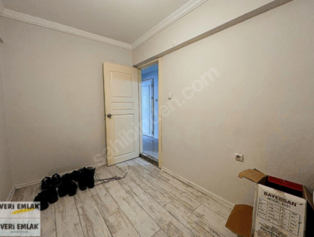 Alsancak Zeynel Ergin Sokak 2 1 70M2 Renovierte Wohnung Zum Verkauf Zu Erschwinglichen Preisen!