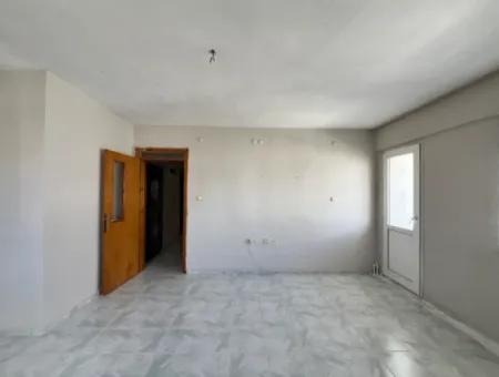 Große Und Geräumige 3 1 Wohnung In Der Seferihisar Izmir Straße
