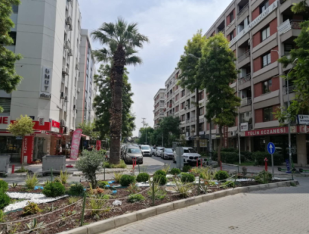 In Der Nähe Der Alsancak Mimarsinan Straße Gegenüber Dem Ege Sağlık Krankenhaus 1 1 Möblierte Wohnung Zu Vermieten!
