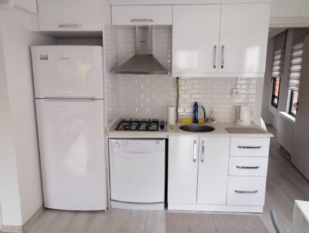 In Der Nähe Der Alsancak Mimarsinan Straße Gegenüber Dem Ege Sağlık Krankenhaus 1 1 Möblierte Wohnung Zu Vermieten!