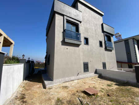 3 1 Villa Zum Verkauf Mit Grossem Garten In Seferihisar Doğanbey Ar Wohnanlage