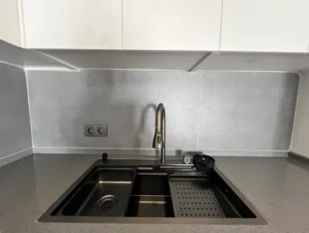 Neue Wohnung Mit Terrasse Und Balkon, Gebaut Mit Hochwertiger Verarbeitung In Seferihisar Hidirlik