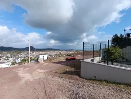 Eckgrundstück, Grundstück Zum Verkauf In Güzelbahçe Yelki Mit Meer- Und Stadtblick