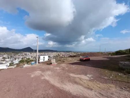 Eckgrundstück, Grundstück Zum Verkauf In Güzelbahçe Yelki Mit Meer- Und Stadtblick
