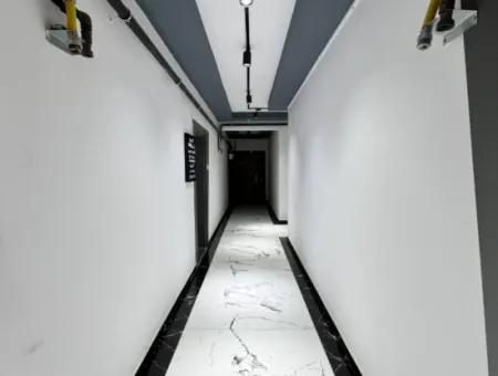 Zero Rental Büro Im Stadtzentrum Von Seferihisar, Gegenüber Dem Gerichtsgebäude, Hoher Beschilderungswert, Zero Rental Büro