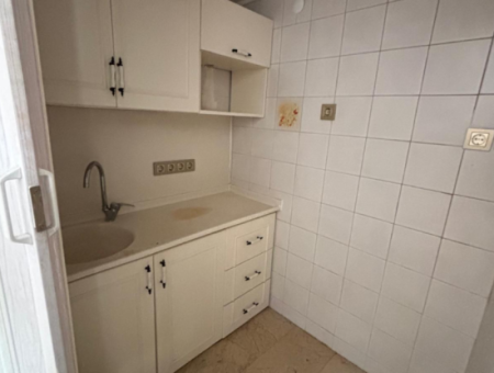 1 1 Arbeitsplatz Zu Vermieten Mit 2Wc Gegenüber Dem Privaten Krankenhaus Im Viertel Alsancak Architect Sinan.