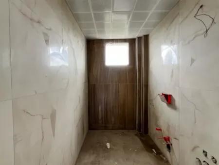 1 1 Haus Zum Verkauf Mit Luxuriöser Architektur Und Grossem Balkon Auf Seferihisar Gözsüzler Caddesi