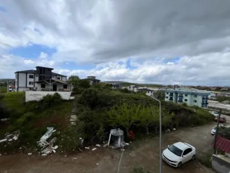 1 1 Haus Zum Verkauf Mit Luxuriöser Architektur Und Grossem Balkon Auf Seferihisar Gözsüzler Caddesi