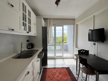 Geräumiges Und Funkelndes 3 1 Apartment In Der Gözsüzler Straße Mit Blick Auf Den Mandarinengarten