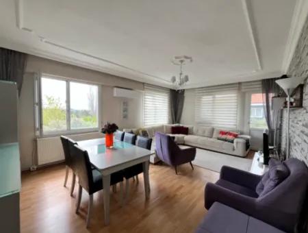 Geräumiges Und Funkelndes 3 1 Apartment In Der Gözsüzler Straße Mit Blick Auf Den Mandarinengarten