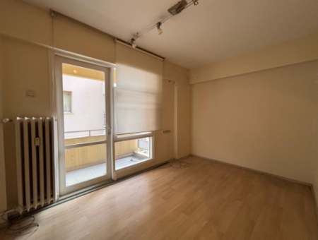 Büro Zu Vermieten In Der Nähe Der Gül-Straße, Dem Favoriten Von Alsancak!