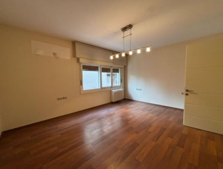 Büro Zu Vermieten In Der Nähe Der Gül-Straße, Dem Favoriten Von Alsancak!