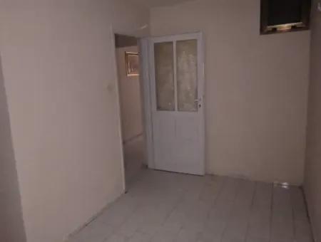 Neu Gestrichene 2 1 Wohnung Zu Vermieten In Der Alsancak Fuar Strasse, 1. Stock Mit Aufzug!