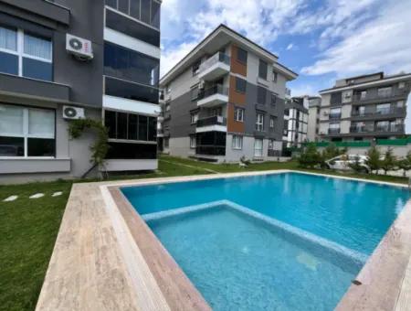 Große 3 1 Brandneue Wohnung In Seferihisar Karakayalar, Komplex Mit Pool!